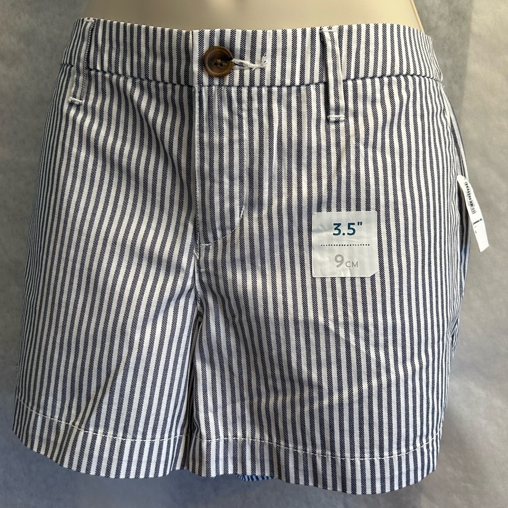 Old Navy flat front Railroad Stripe Shorts w/front‎ pockets NWT. Sz-4. E11